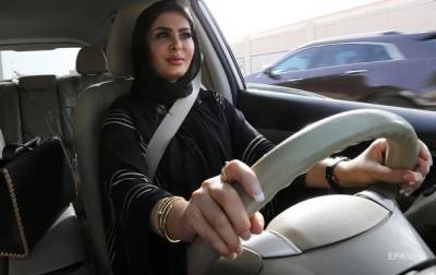 Одиноким саудовским женщинам разрешили жить без опеки мужчин - korrespondent.net - Саудовская Аравия