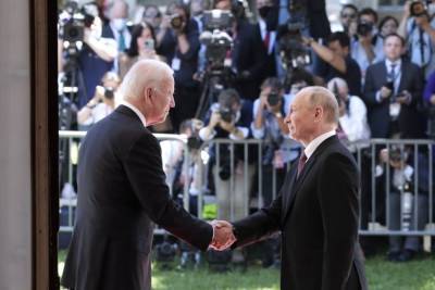 Дональд Трамп - Владимир Путин - Джо Байден - Путин похвалил Байдена за поведение на саммите: Человек опытный - mk.ru - Женева