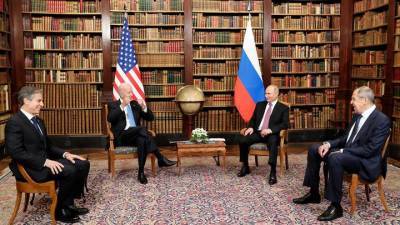 Владимир Путин - Психолог объяснила неуверенностью позу Байдена на встрече с Путиным - vm.ru - США - Женева - с. Путин