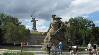 Ошеломленные иностранцы потрясены монументом "Родина-мать зовет!" - inforeactor.ru - Волгоград