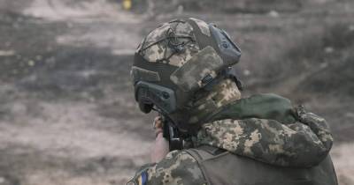 На Донбассе украинский защитник получил ранение - dsnews.ua - населенный пункт Луганское