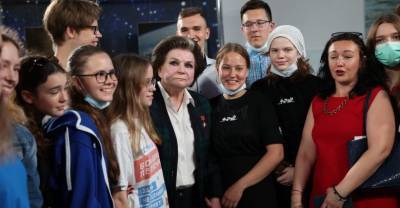 Валентина Терешкова - Валентина Терешкова в годовщину полёта в космос встретилась с активистами Российского движения школьников - reendex.ru