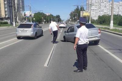 На севере Волгограда дорожники засыпали провал на проспекте Ленина - volg.mk.ru - Волгоград - Волгоградская обл.