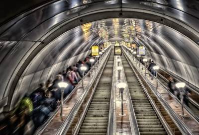 В Петербурге пассажиропоток общественного транспорта почти вернулся к допандемийным показателям - online47.ru - Санкт-Петербург