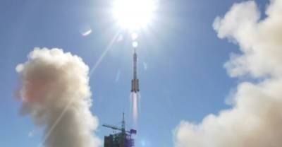 Китай запустил корабль "Шэньчжоу-12" с тремя космонавтами к орбитальной станции - reendex.ru