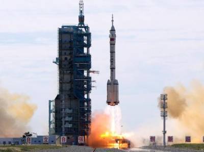 Китай успешно вывел в космос трех космонавтов - unn.com.ua - Китай - Киев