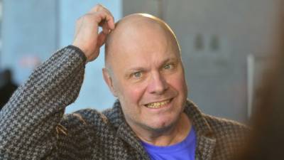 Алексей Кортнев - Коронавирус оставил лидера «Несчастного случая» без квартиры - 5-tv.ru