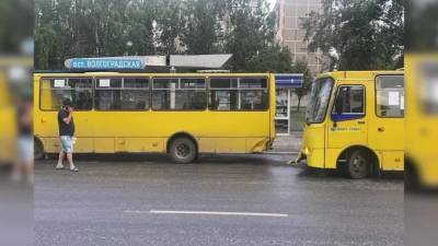 В Екатеринбурге столкнулись два автобуса - piter.tv - Екатеринбург