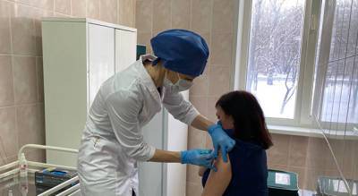 Подмосковье вслед за столицей ввело обязательную вакцинацию в сфере услуг - runews24.ru - Москва - Московская обл.