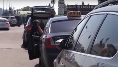 "Выкручивал руки и выбил телефон": в Киеве таксист напал на пассажирку, фото водителя - politeka.net - Киев - район Голосеевский - Нападение
