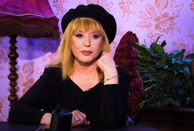 Алла Пугачева - Едва дошла до ступенек и присела: Алла Пугачева без опоры на ногах еле держится - ukrainianwall.com