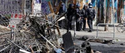 В Берлине защитники сквота забросали камнями полицию: 60 человек пострадали - w-n.com.ua - Берлин - Berlin