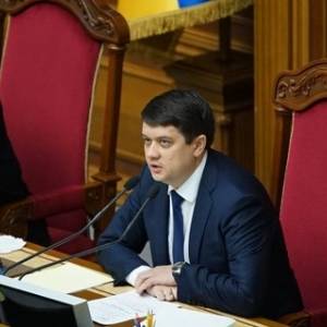Дмитрий Разумков - Никита Потураев - Из-за потасовки в заседании Рады объявлен перерыв - reporter-ua.com