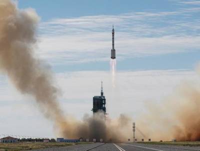 Китай запустил пилотируемый корабль «Шэньчжоу-12» к орбитальной станции - vpk-news.ru - район Внутренняя Монголия