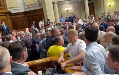 Никита Потураев - В Раде массовая драка после слов о "расстреле" - korrespondent.net - Киев