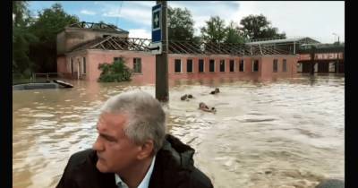 Вода в Крым. МЧСники плавают по затопленной Керчи кролем, синоптики ждут новых дождей - focus.ua - Крым - Керчь