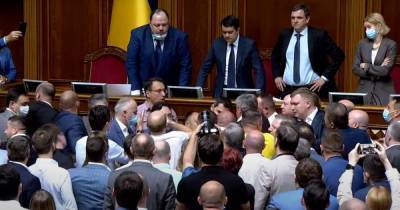 Никита Потураев - Александр Лукашев - Нардепы подрались в Раде после заявления Потураева о расстреле ОПЗЖ: "Эмоции зашкаливают" - focus.ua