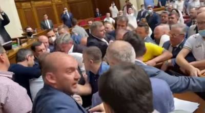 Дмитрий Разумков - Никита Потураев - В Раде произошла драка после призыва расстрелять фракцию ОПЗЖ - eadaily.com