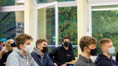 Политики и медики: нужно срочно отменить масочный режим в школах - germania.one - Берлин