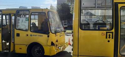 В Екатеринбурге 6-летняя девочка и двое взрослых пострадали в столкновении автобусов - znak.com - Екатеринбург