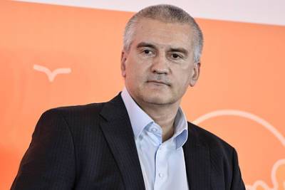 Сергей Аксенов - Аксенов объяснил заплыв спасателей за его лодкой в затопленной Керчи - lenta.ru - Крым - Керчь