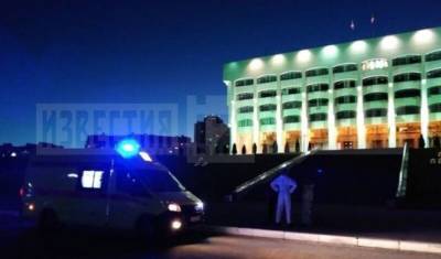 Владимир Сипягин - Тяжелобольного коронавирусом привезли к зданию администрации Владимирской области - newizv.ru - Москва - Владимирская обл.