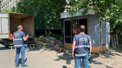 В Петербурге закрыли 11 незаконных торговых павильонов - piter.tv - Петербурга