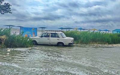 Пляжи Бердянска и Кирилловки ушли под воду - korrespondent.net - Мариуполь - Бердянск