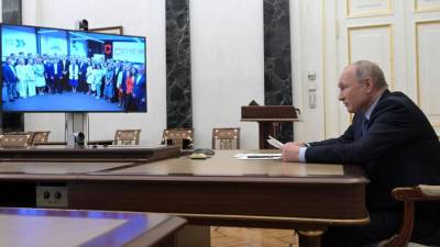 Владимир Путин - Более 300 управленцев со всей страны прошли «школу губернаторов» - iz.ru