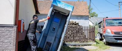 У Чехії демонтували останню в країні телефонну будку - w-n.com.ua