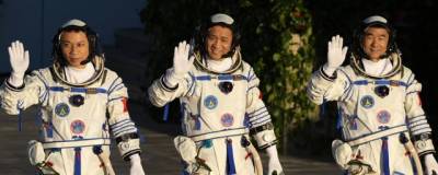 Тан Хунб - Три тайконавта стали первыми жителями космической станции Китая - runews24.ru