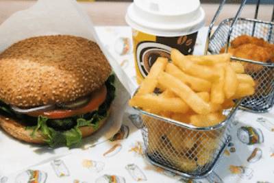B.S. Burger с бургерами с халапеньо, ананасами, шаурмой, хот-догами открылся в центре Читы - chita.ru - Нью-Йорк - шт. Калифорния - Чита