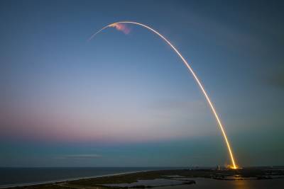 Atlas V (V) - Джон Ф.Кеннеди - Пассажиру самолета удалось заснять запуск космической ракеты Atlas V и мира - cursorinfo.co.il - США - Мексика - Нью-Йорк - шт.Флорида