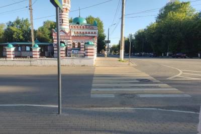 В Твери девушка на велосипеде не успела переехать дорогу по пешеходному переходу - tver.mk.ru - Тверь