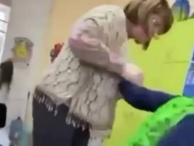Учитель толкала и била по лицу ребенка с инвалидностью, видео: скандал в киевской школе - politeka.net - Киев - Запорожье