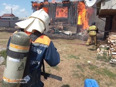В Карталинском районе спасатели защитили от огня жилой дом и хранилище ГСМ - znak.com