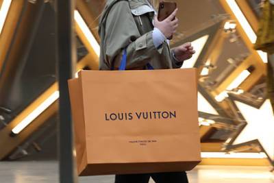 Louis Vuitton - saint Laurent - Новый способ имитации мнимого богатства стал трендом среди молодежи - lenta.ru