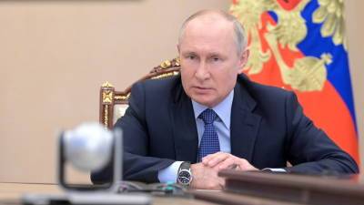 Владимир Путин - Путин отклонил закон об ужесточении требований к цитированию в СМИ - russian.rt.com