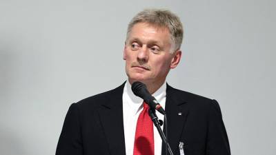 Владимир Путин - Дмитрий Песков - Песков прокомментировал отклонение Путиным закона об ответственности за фейки - iz.ru