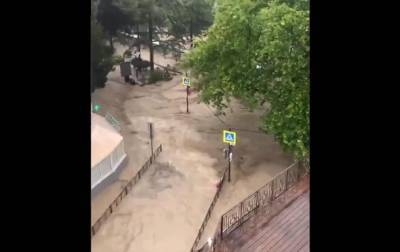 Янина Павленко - Наводнение в Ялте: началась эвакуация людей - korrespondent.net - Ялта