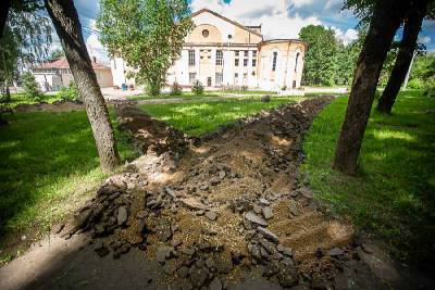 В Смоленске стартовало благоустройство сквера за кинотеатром «Октябрь» - rabochy-put.ru - Смоленск