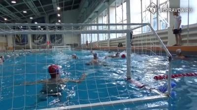 Синие шапочки за плавки не удержишь. Как в Ульяновске в водное поло играли - ulpravda.ru - Ульяновск