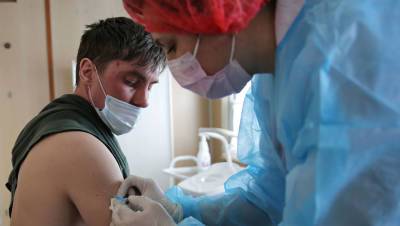 В Ленинградской области ввели обязательную вакцинацию для сотрудников некоторых сфер - gazeta.ru - Москва - Ленинградская обл. - Московская обл.