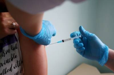Вирусолог объяснил недостатком информации недоверие россиян к вакцинам от COVID-19 - govoritmoskva.ru - Москва