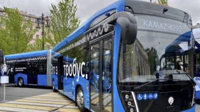 Максим Ликсутов - На улицы Москвы выехали первые электробусы столичной сборки - russian.rt.com - Москва