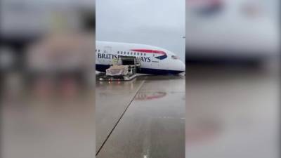 В Хитроу у прибывшего из Москвы Boeing 787 подломилась стойка шасси - piter.tv - Москва - Англия - Лондон