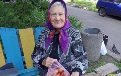 В Кривом Роге "благотворители" раздавали пакеты лука - korrespondent.net - Кривой Рог - Днепропетровская обл.
