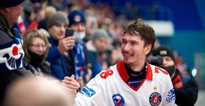 СМИ: Шестикратный чемпион мира по хоккею с мячом Максим Ишкельдин совершил самоубийство - reendex.ru - Новосибирск