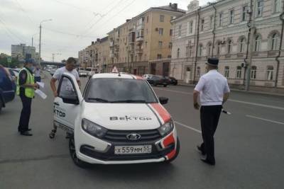 Богдан Хмельницкий - Мэрия Омска напомнила о 13 улицах, где запрещено ездить курсантам автошкол - omsk.mk.ru - Омск