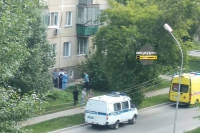 Человек выпал из окна многоэтажного дома в Советском районе Новосибирска - novos.mk.ru - Новосибирск - район Советский, Новосибирск
